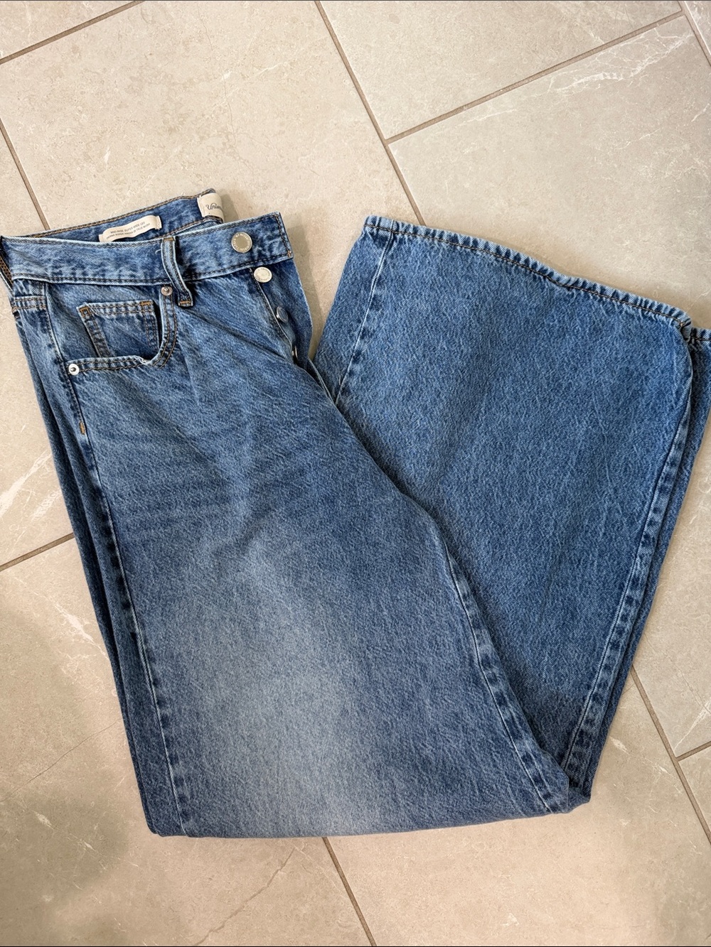 Universal Thread Wide-Leg High-Rise Jeans in Blue Wash